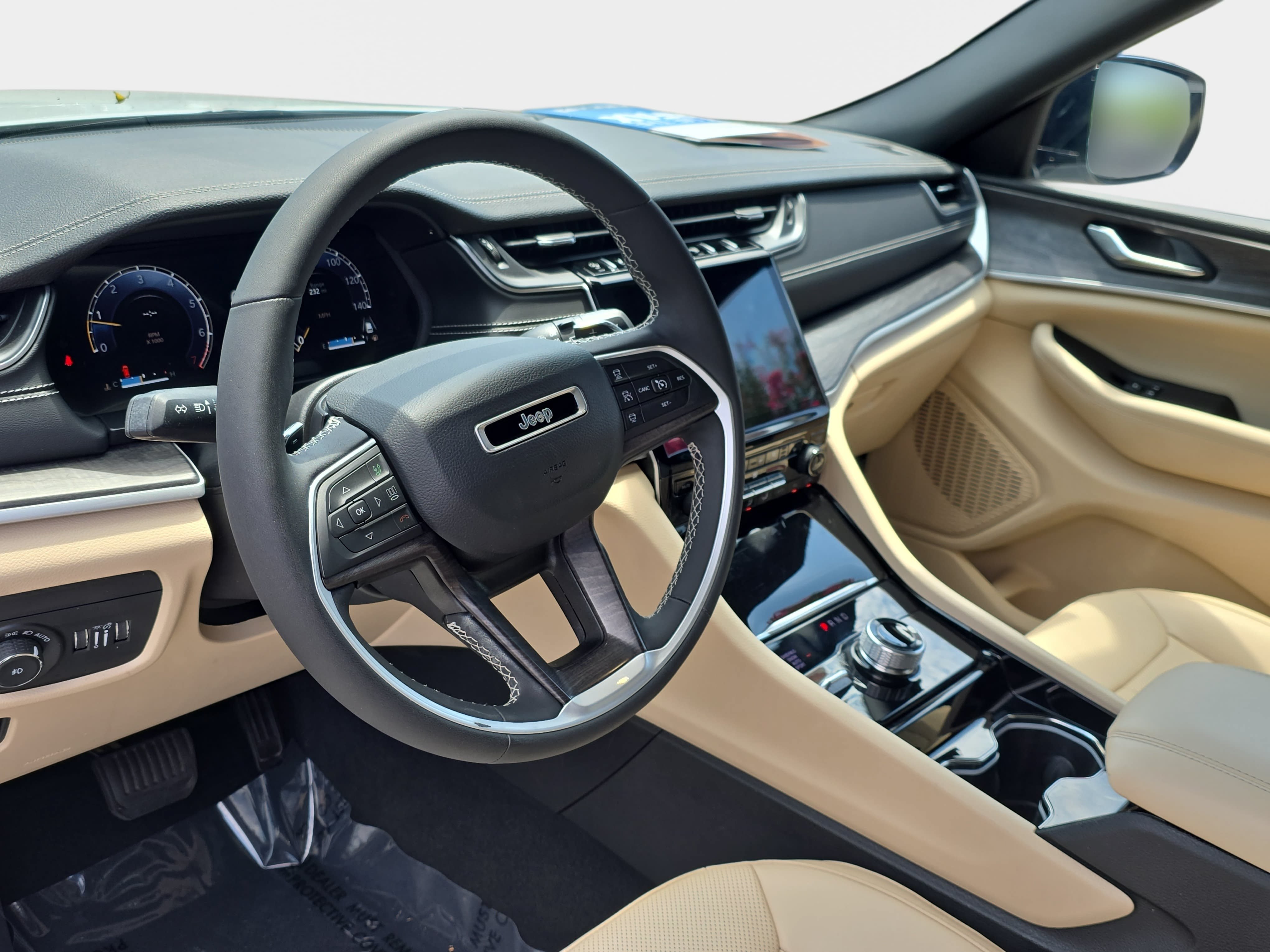 Certified 2023 Jeep Grand Cherokee L Limited w/ Luxury Tech Group II AWD/4WD image 14