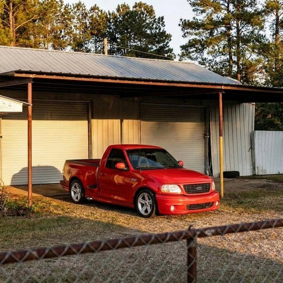 Used 2004 Ford F150 Lightning RWD image 5