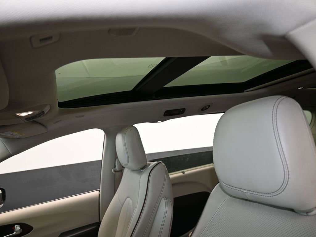 Used 2019 Chrysler Pacifica Limited image 11