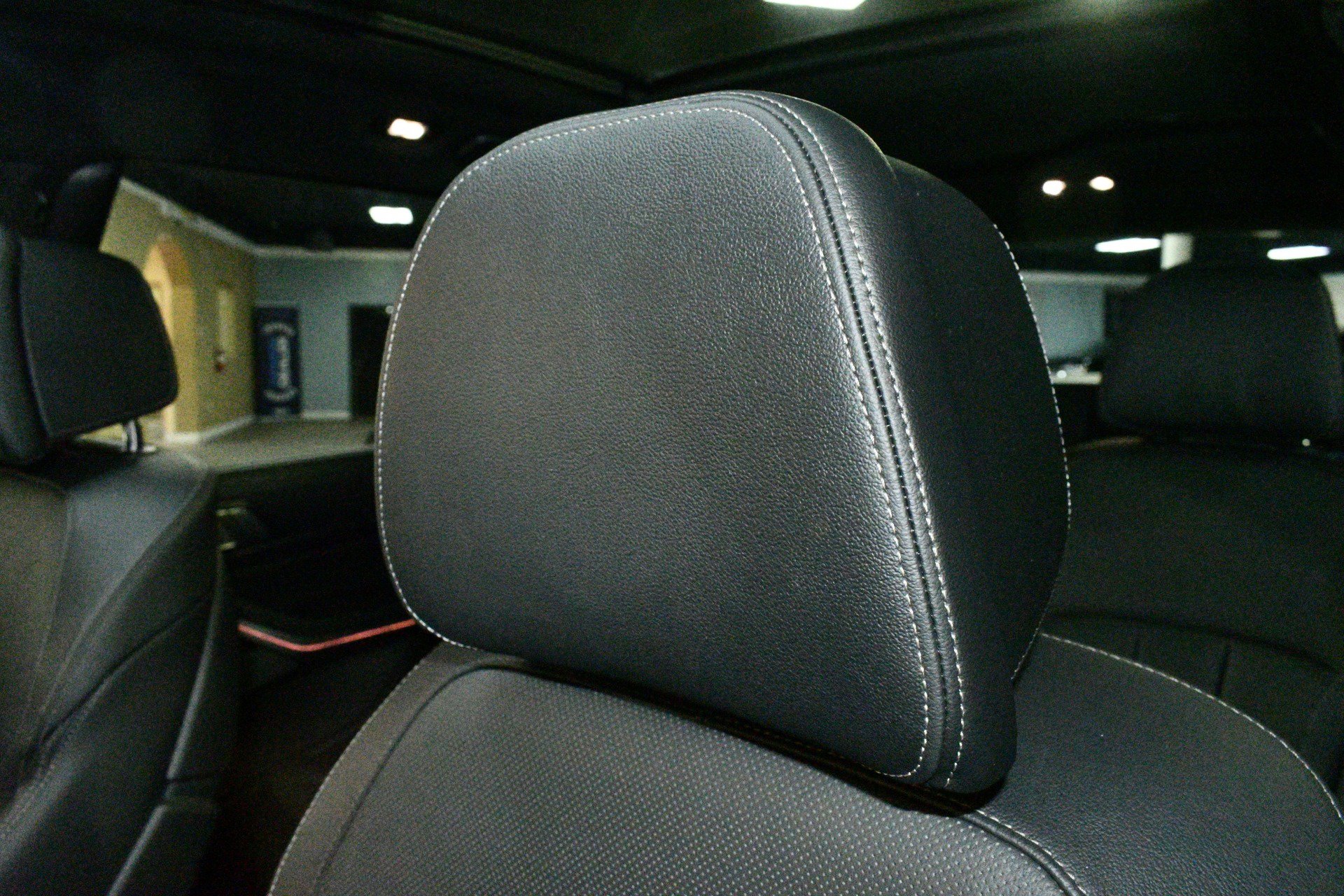 Used 2022 BMW X7 M50i w/ Luxury Seating Package image 9