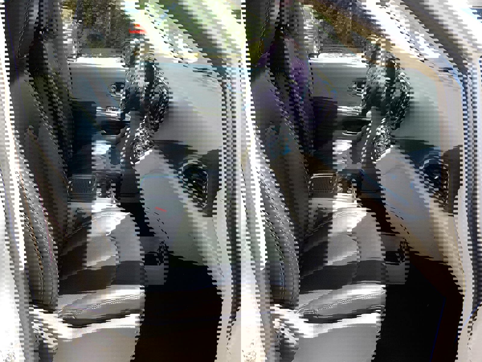 Used 2023 Chrysler Pacifica Touring-L image 16