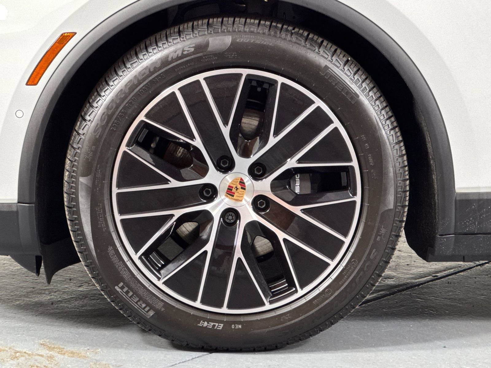 Certified 2025 Porsche Macan Electric image 34