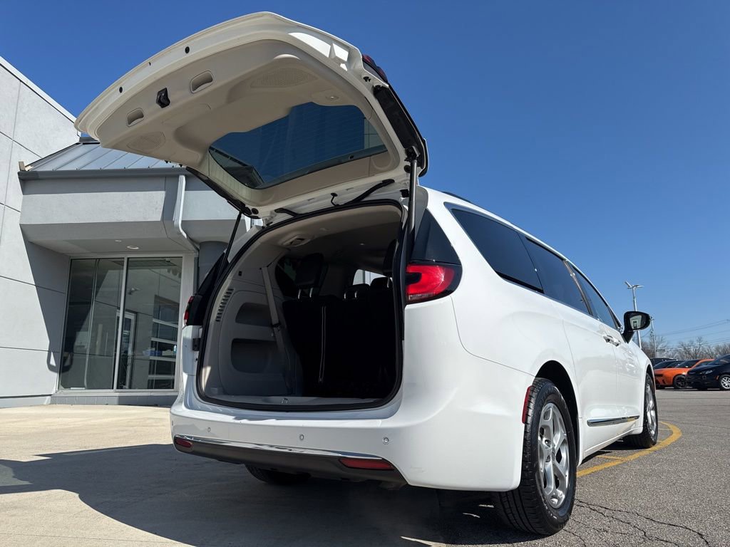 Used 2023 Chrysler Pacifica Limited image 34