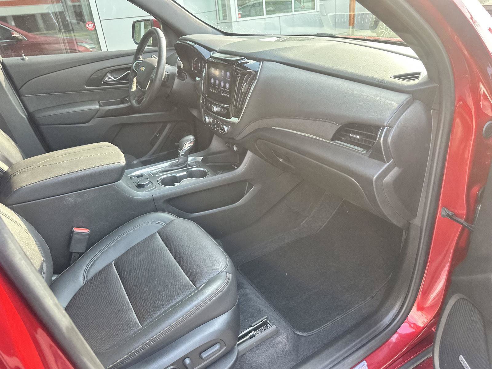 Used 2023 Chevrolet Traverse High Country FWD image 4
