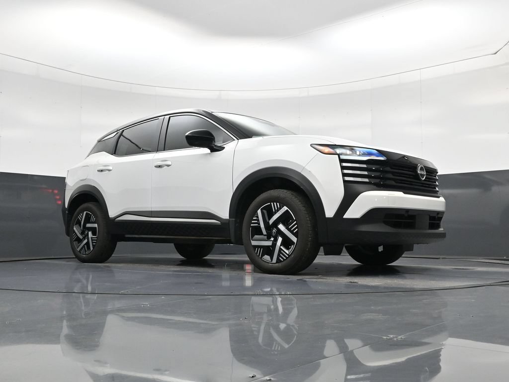 Used 2025 Nissan Kicks SV FWD image 16
