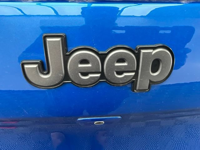 Used 2017 Jeep Cherokee Trailhawk AWD/4WD image 30