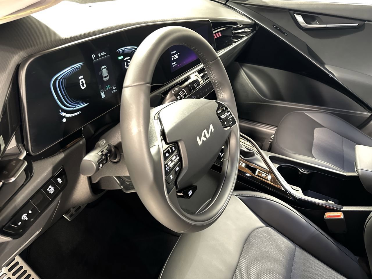 Certified 2025 Kia Niro EX Touring image 22