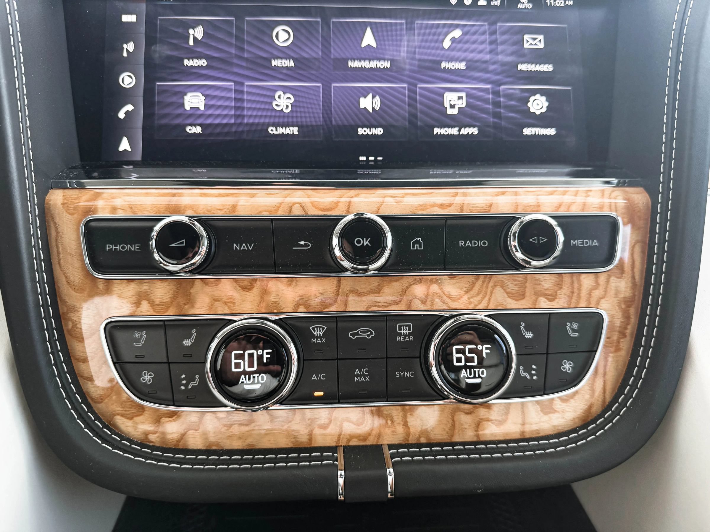 Used 2022 Bentley Bentayga AWD/4WD image 23