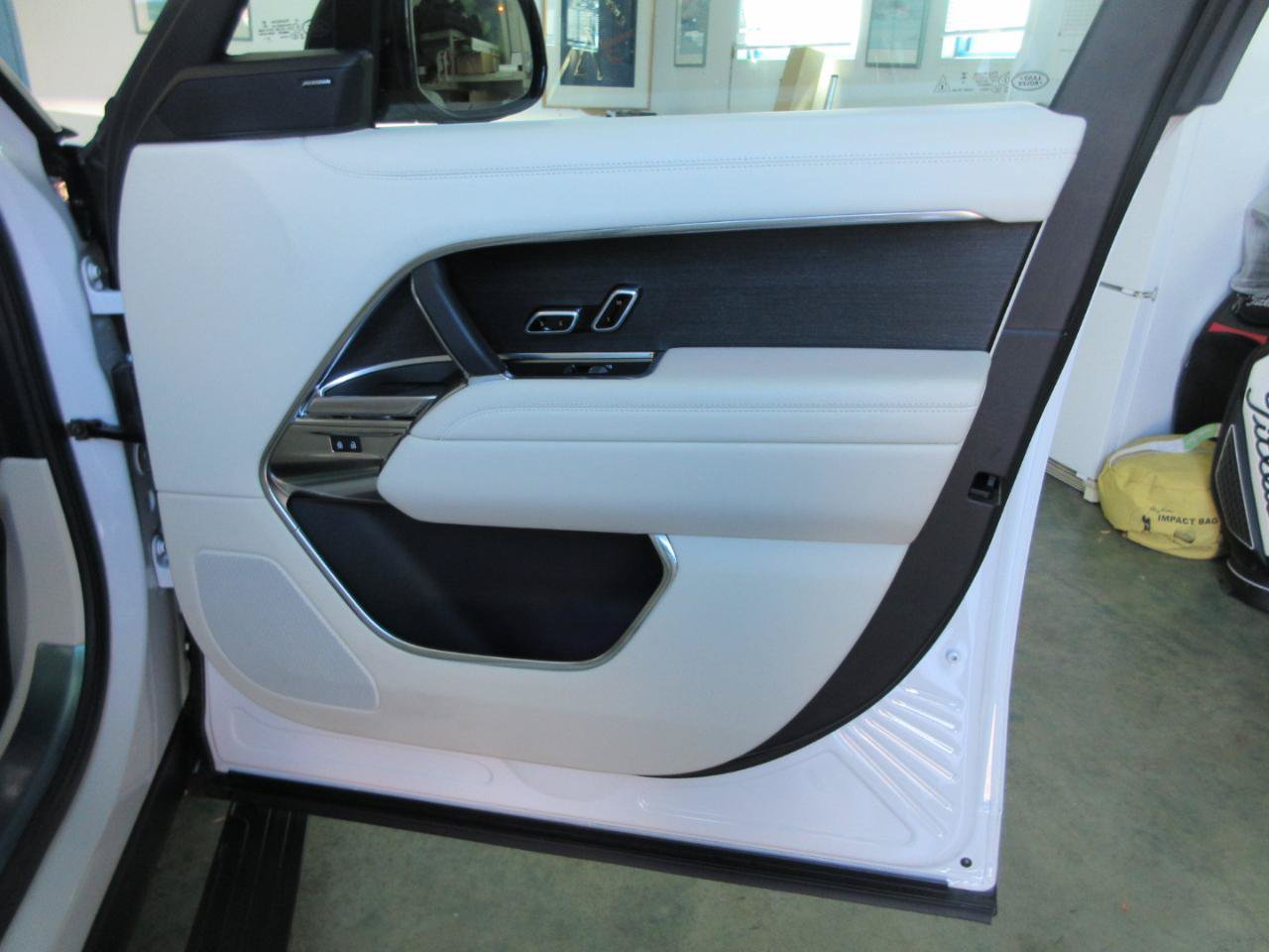 Used 2023 Land Rover Range Rover SE AWD/4WD image 20