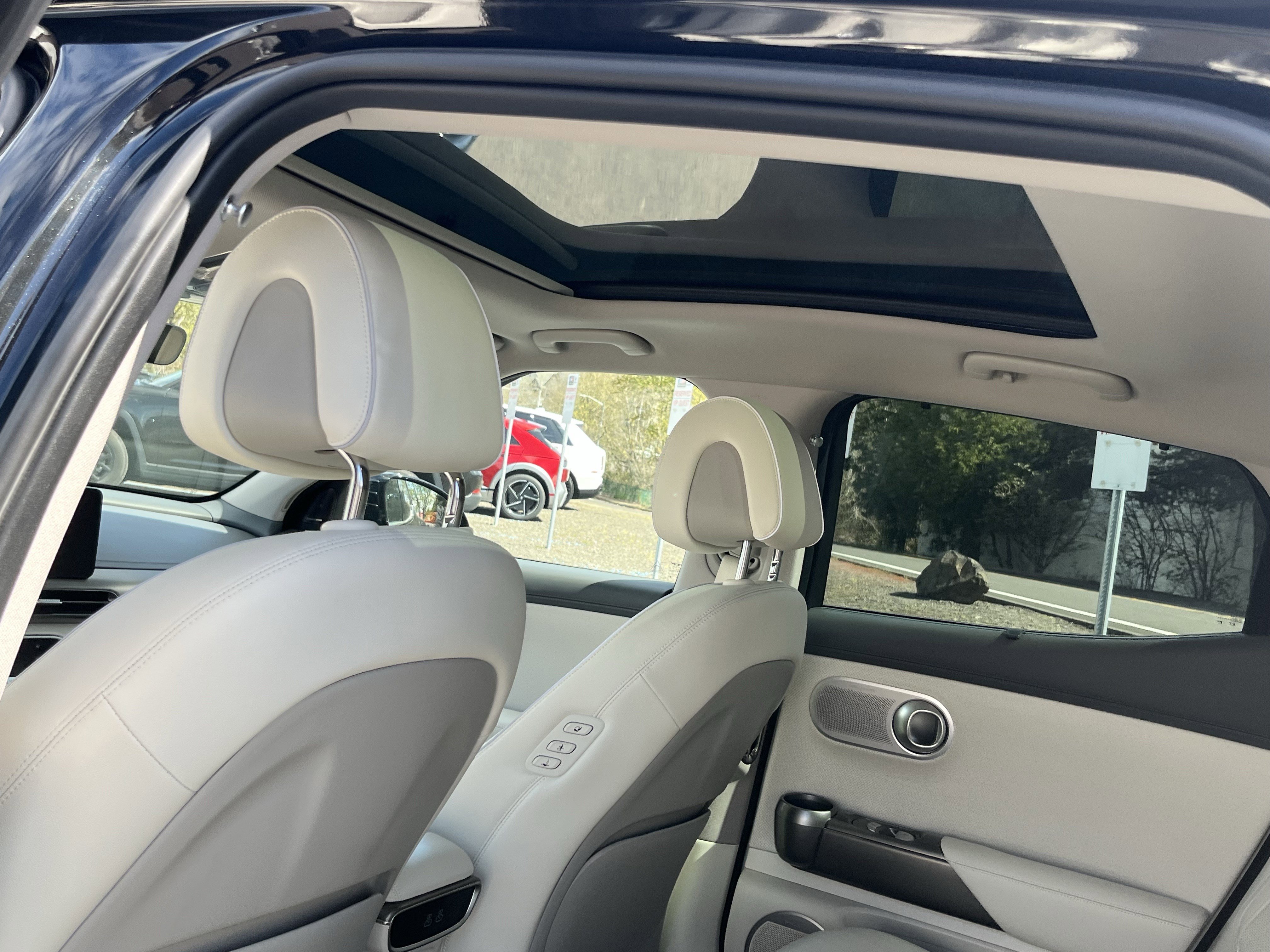 Used 2023 Genesis GV60 Advanced w/ Cargo Package image 15