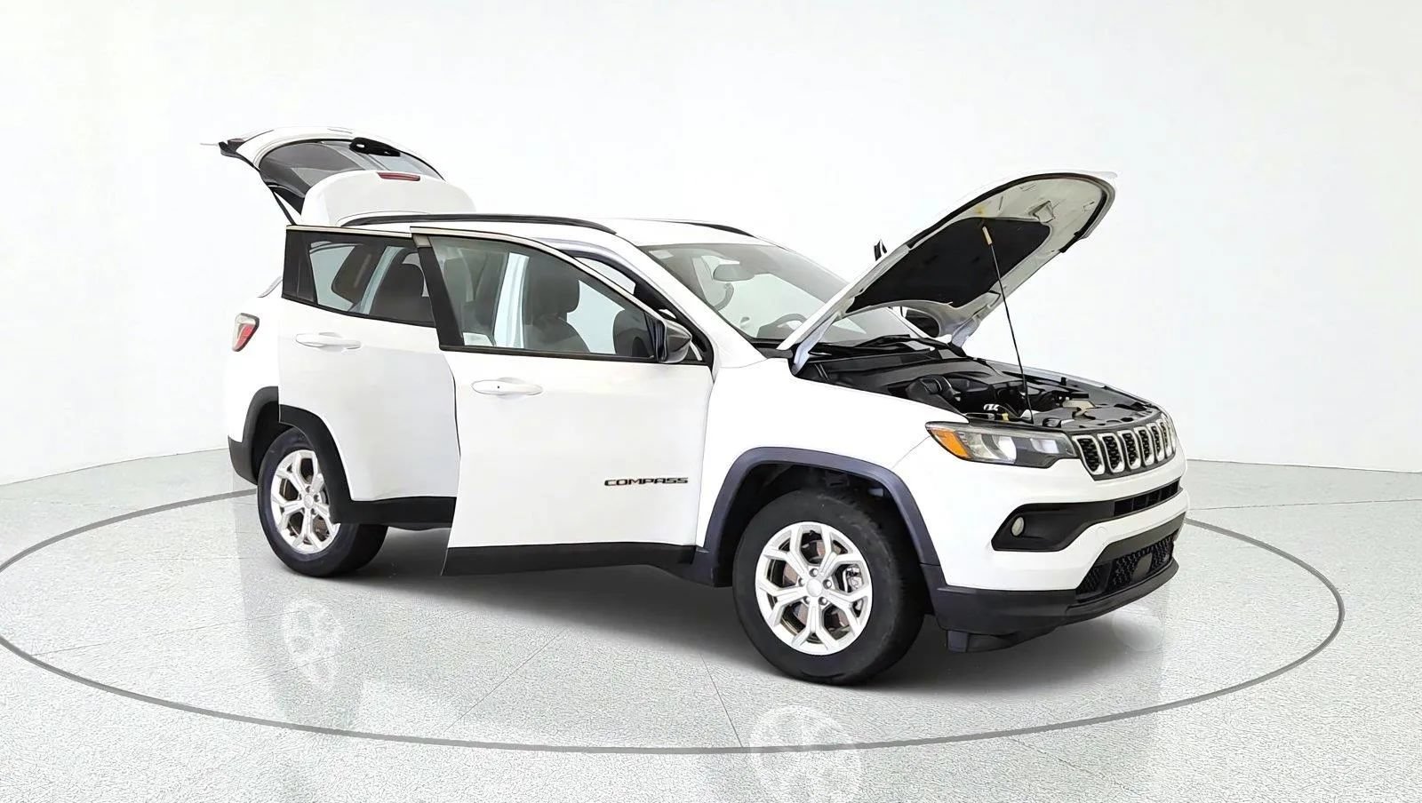 Used 2024 Jeep Compass Latitude AWD/4WD image 11