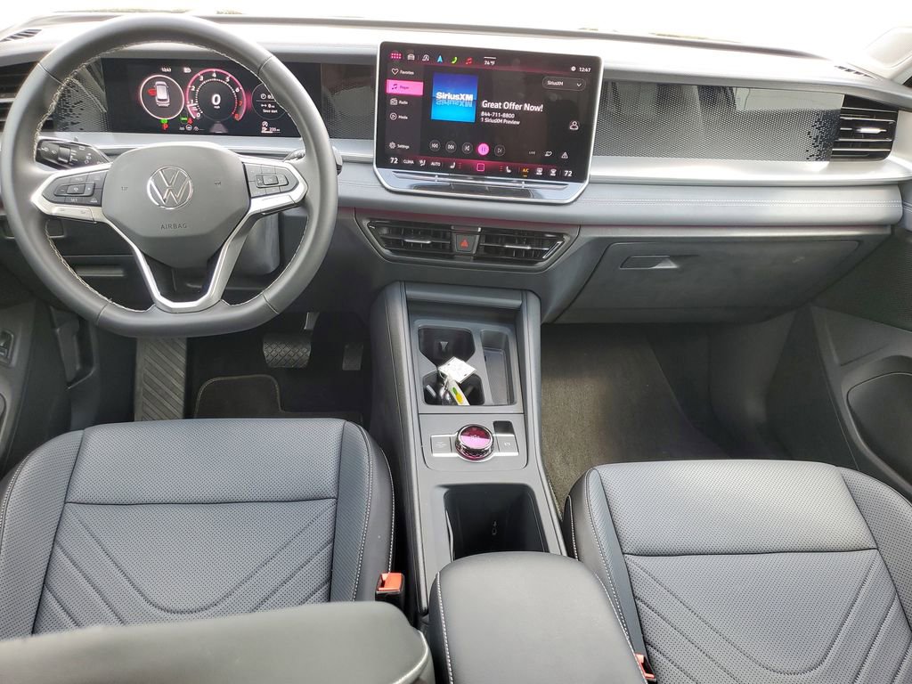 Used 2025 Volkswagen Tiguan SE image 8