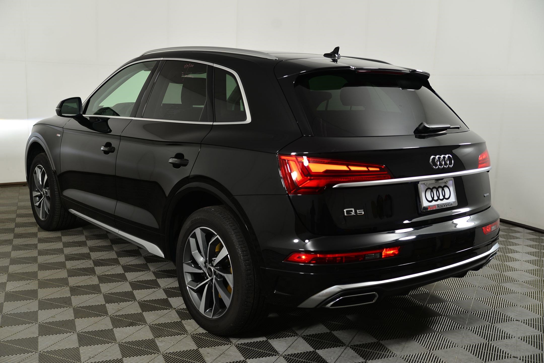 Certified 2023 Audi Q5 2.0T Premium Plus w/ Premium Plus Package image 3
