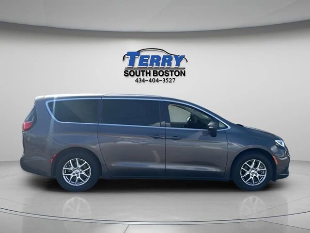 Used 2023 Chrysler Pacifica Touring-L