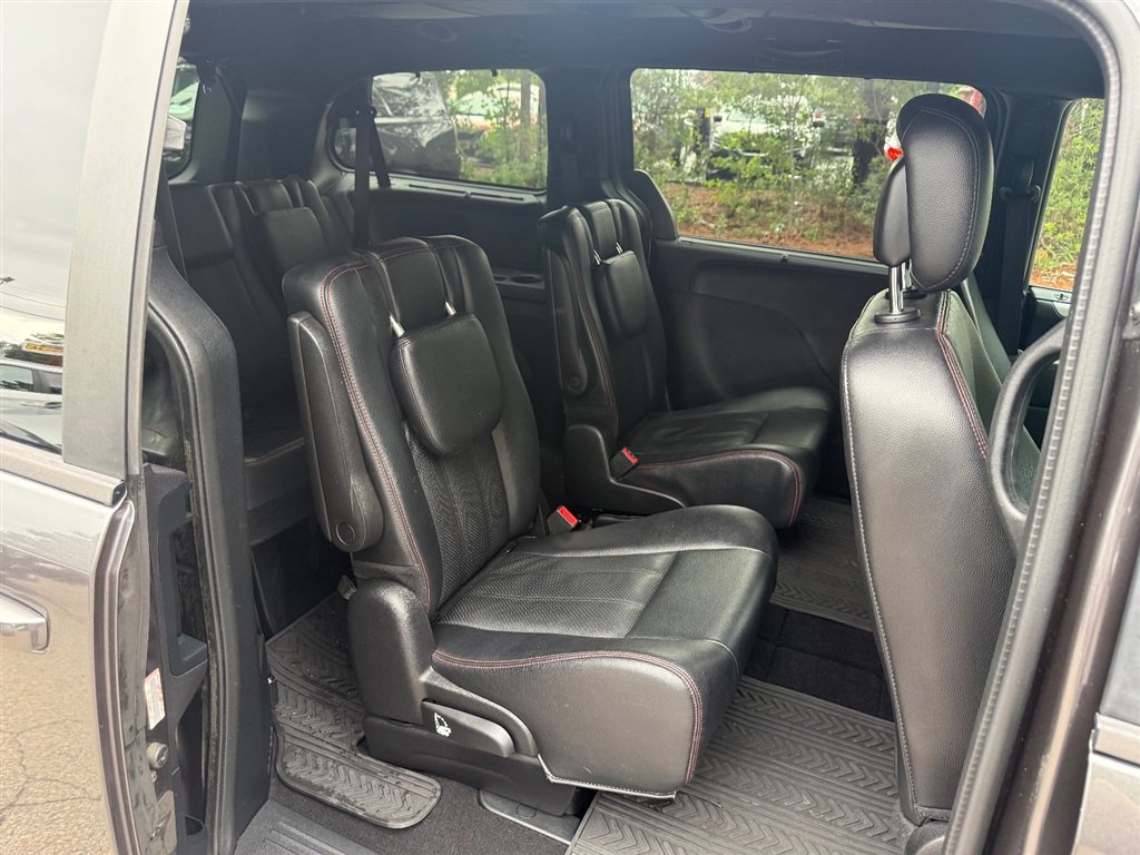 Used 2016 Dodge Grand Caravan R/T w/ Driver Convenience Group FWD image 22