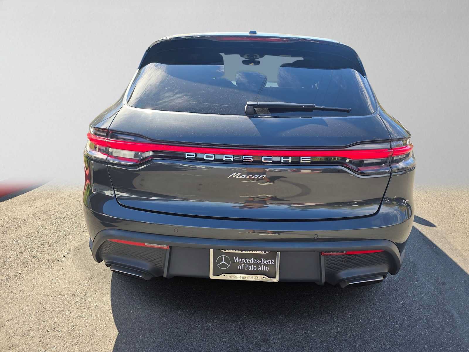 Used 2022 Porsche Macan AWD/4WD image 4