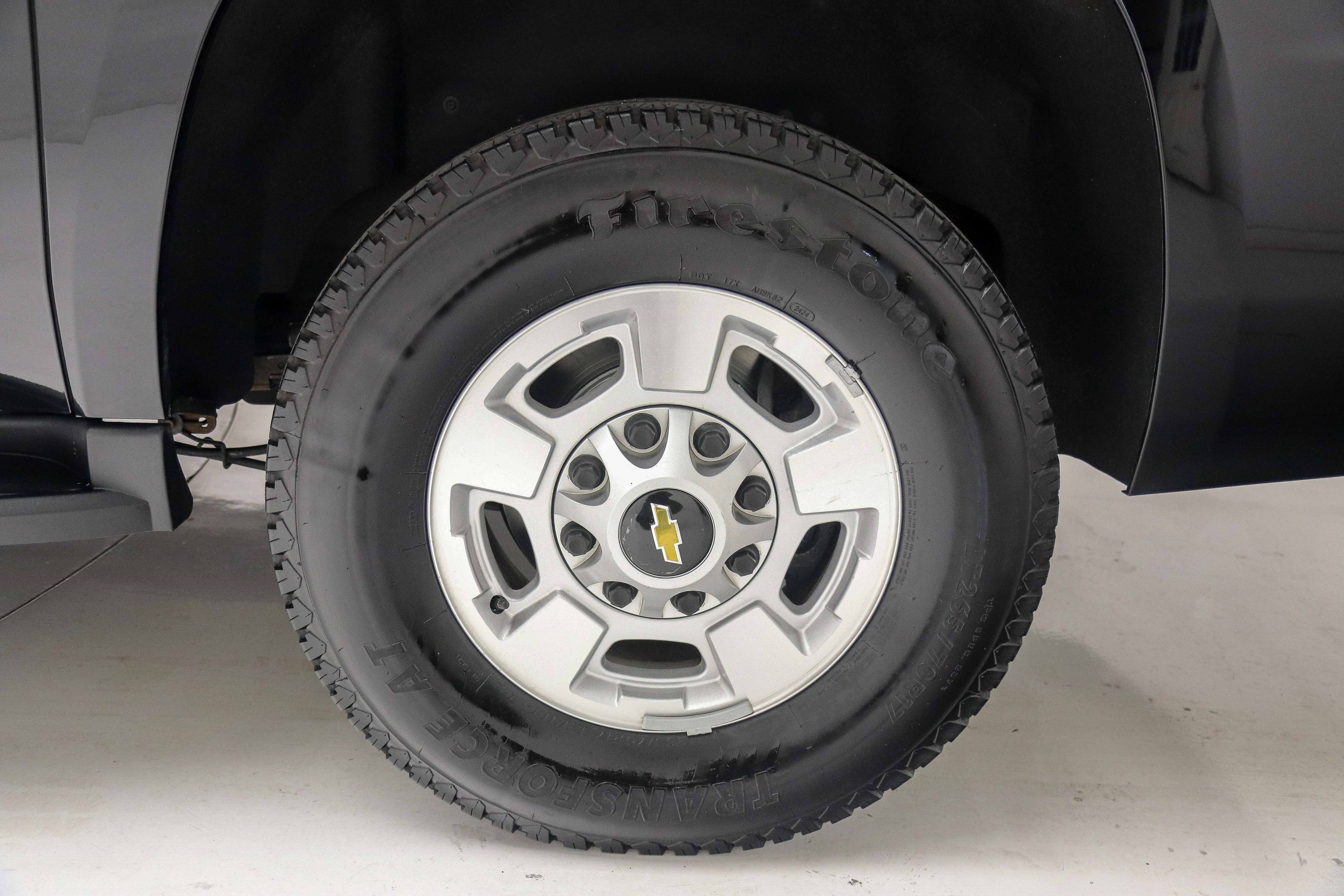 Used 2017 Chevrolet Suburban 3500 LS w/ Driver Alert Package AWD/4WD image 33