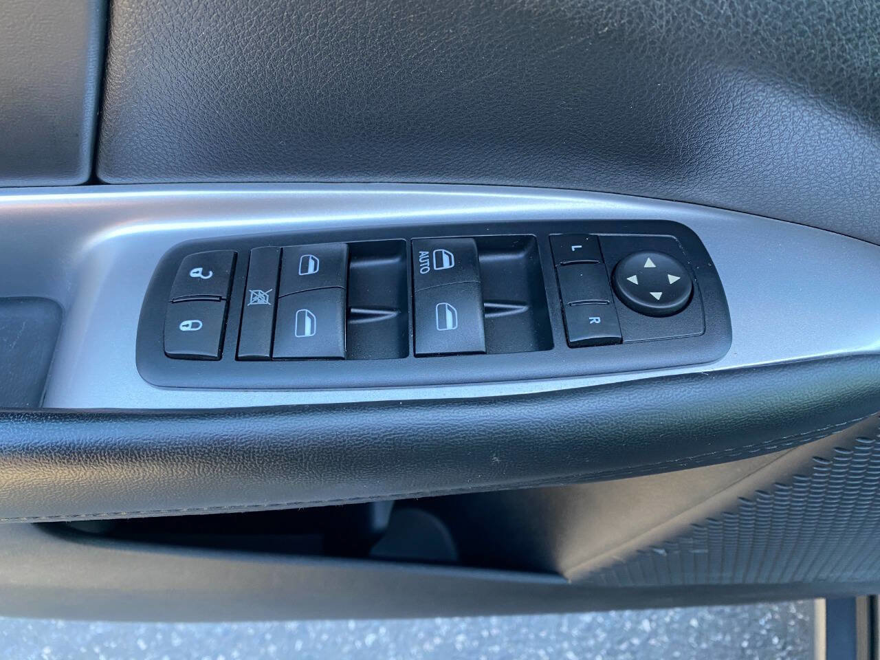 Used 2016 Dodge Journey SE image 12