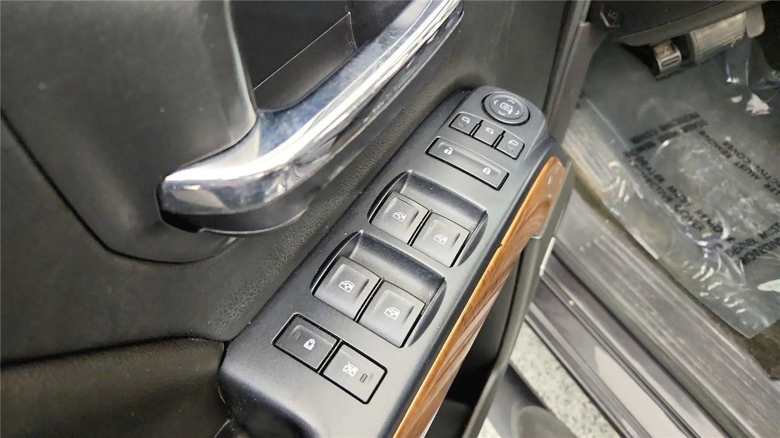 Used 2015 Chevrolet Silverado 1500 LTZ w/ LTZ Plus Package AWD/4WD image 31