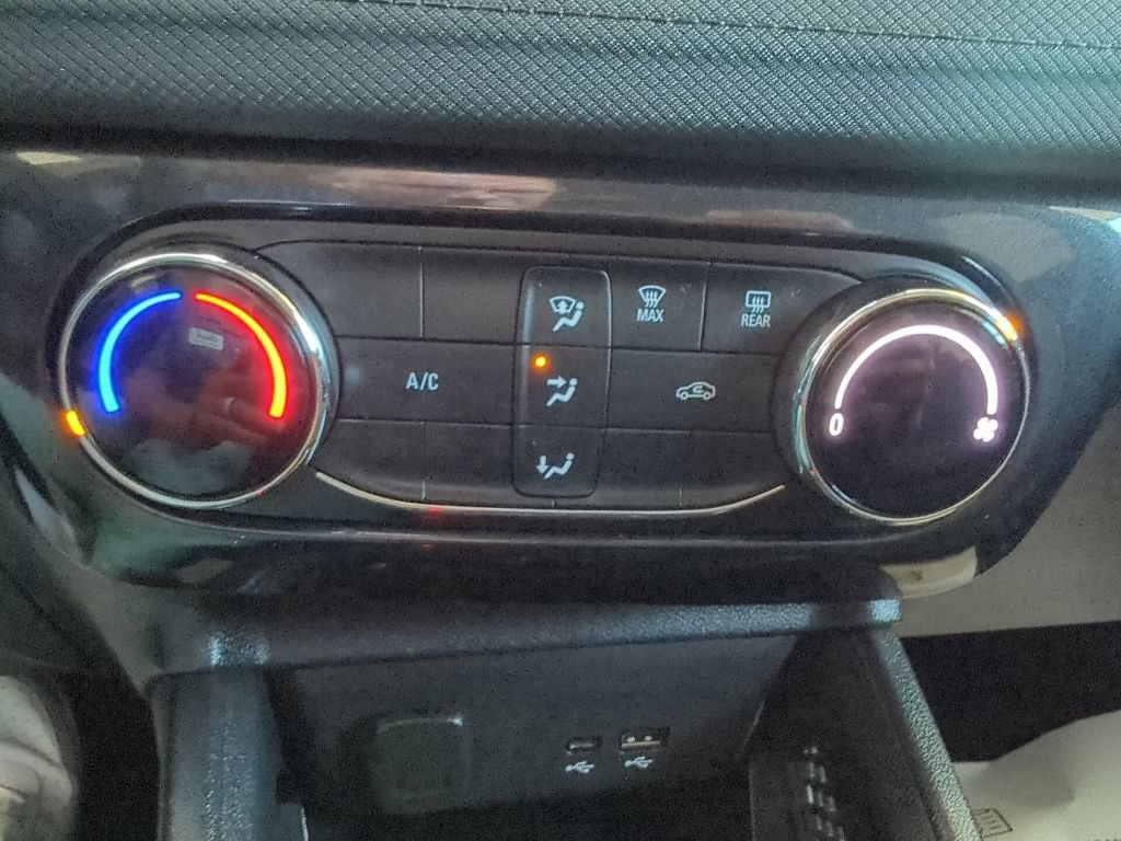 Used 2025 Chevrolet TrailBlazer LT AWD/4WD image 14