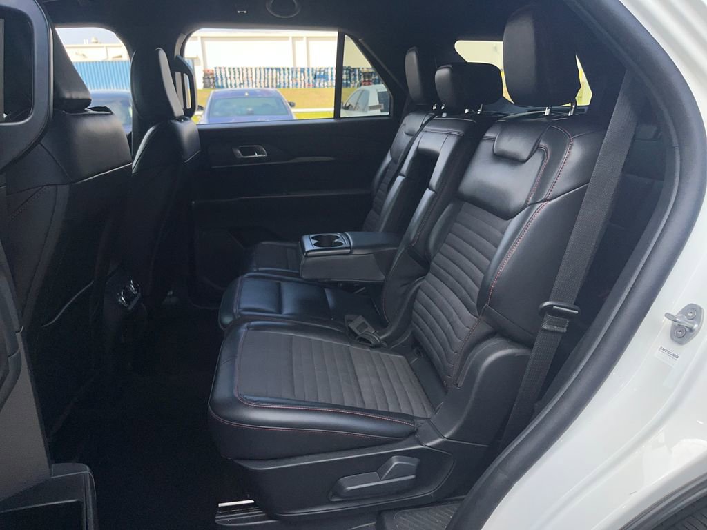 Used 2025 Ford Explorer ST-Line w/ ST-Line Street Pack AWD/4WD image 28