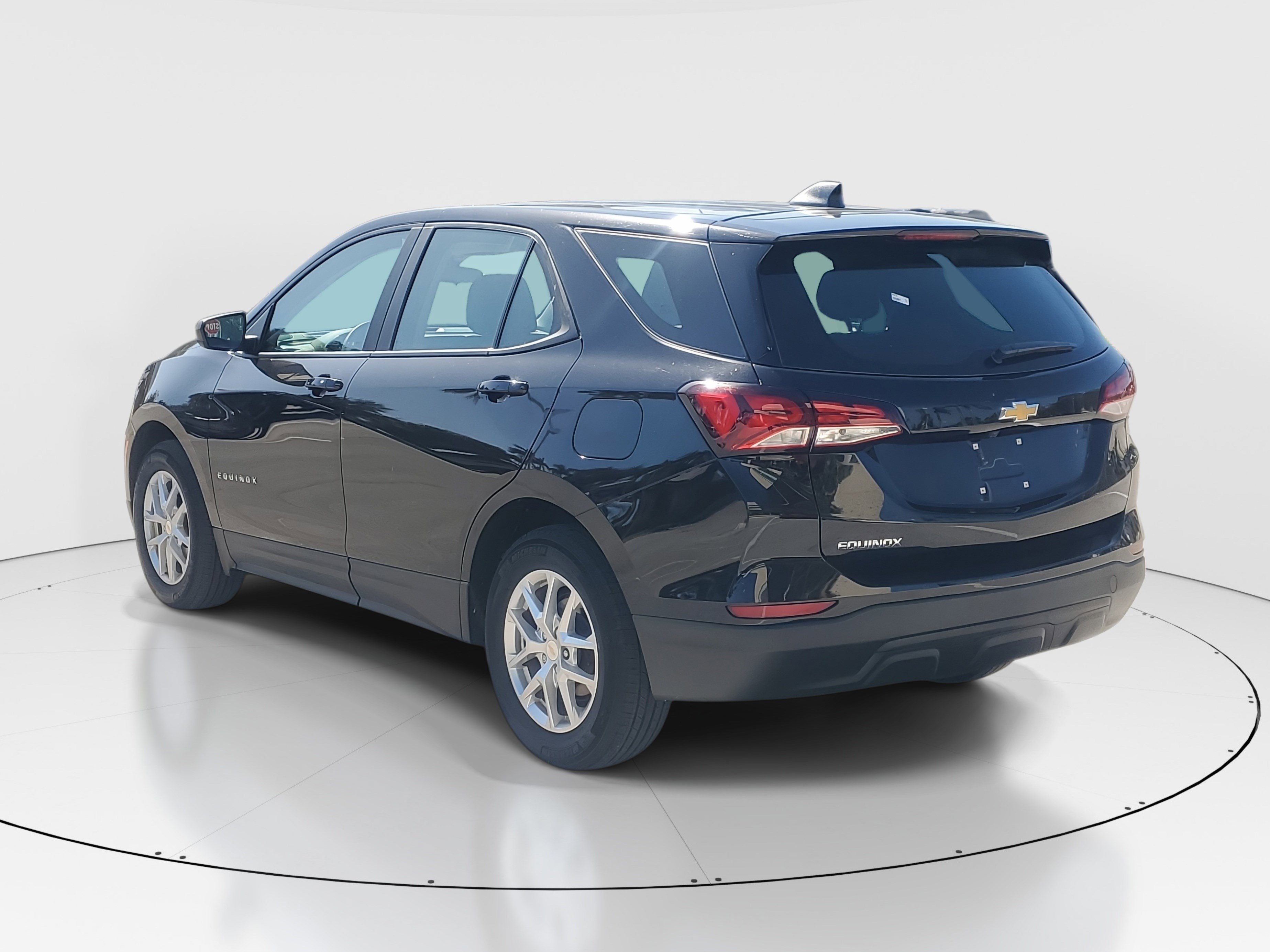 Used 2023 Chevrolet Equinox LS image 5