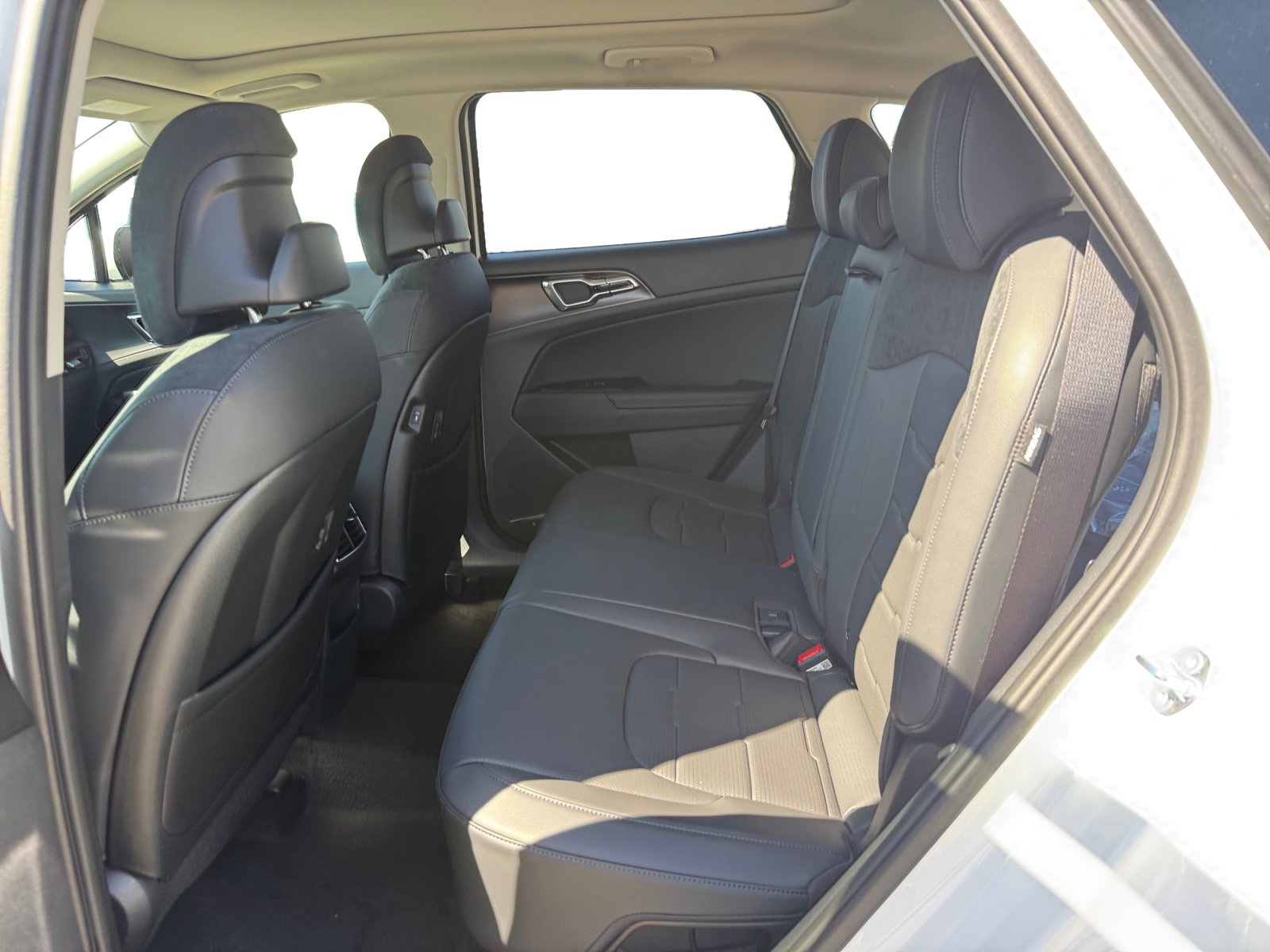 New 2027 Kia Sportage SX Prestige AWD/4WD image 16