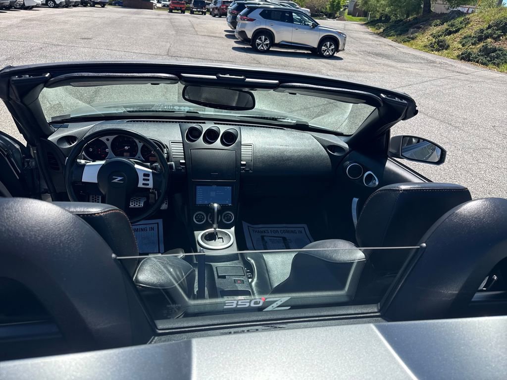 Used 2005 Nissan 350Z Touring RWD image 19