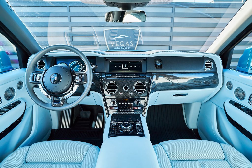 Used 2022 Rolls-Royce Cullinan Black Badge w/ Dark Exterior Package image 54