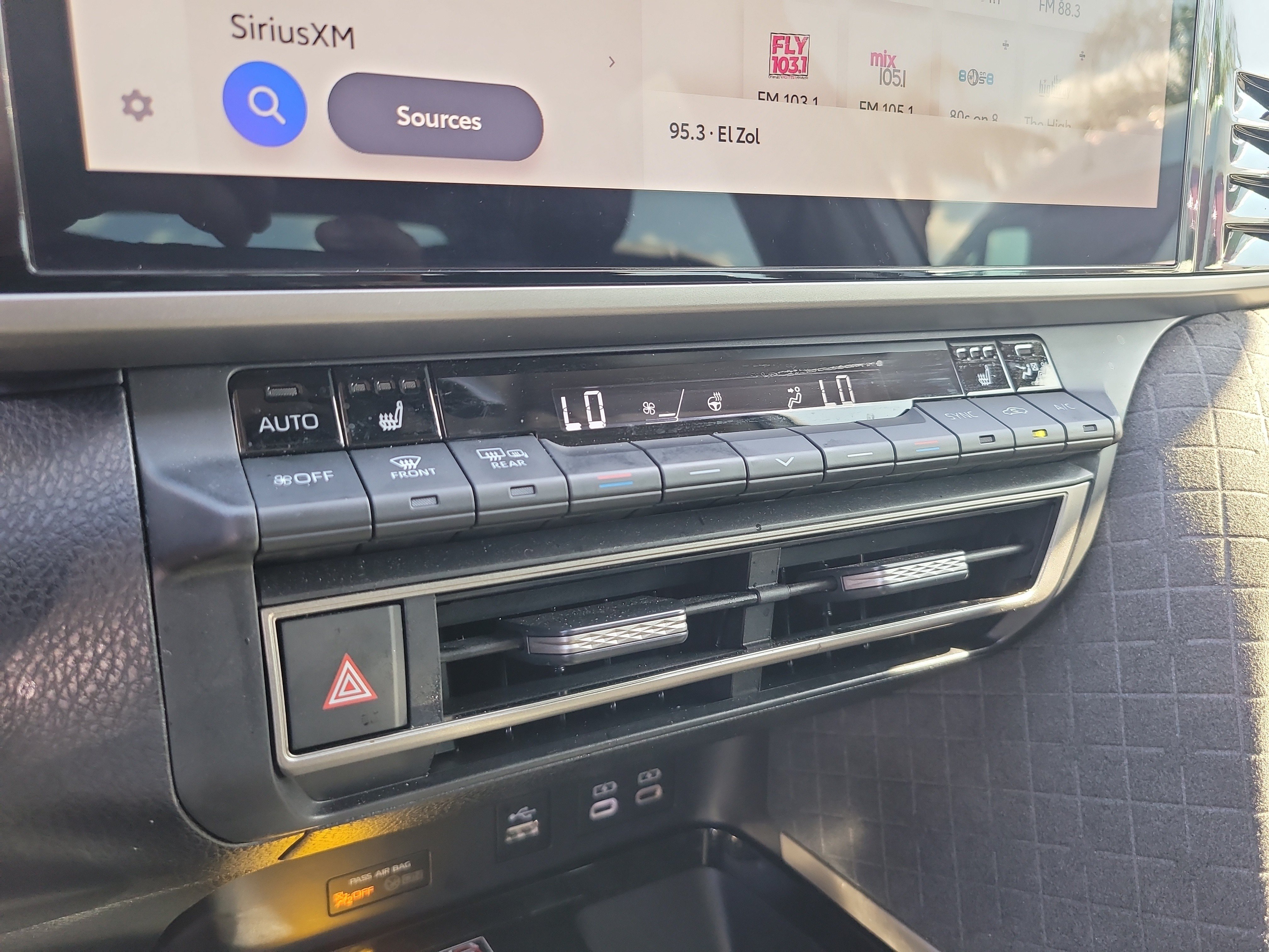 Used 2025 Toyota Camry XLE FWD image 23