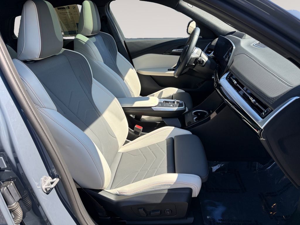 Certified 2025 BMW X2 xDrive28i image 15