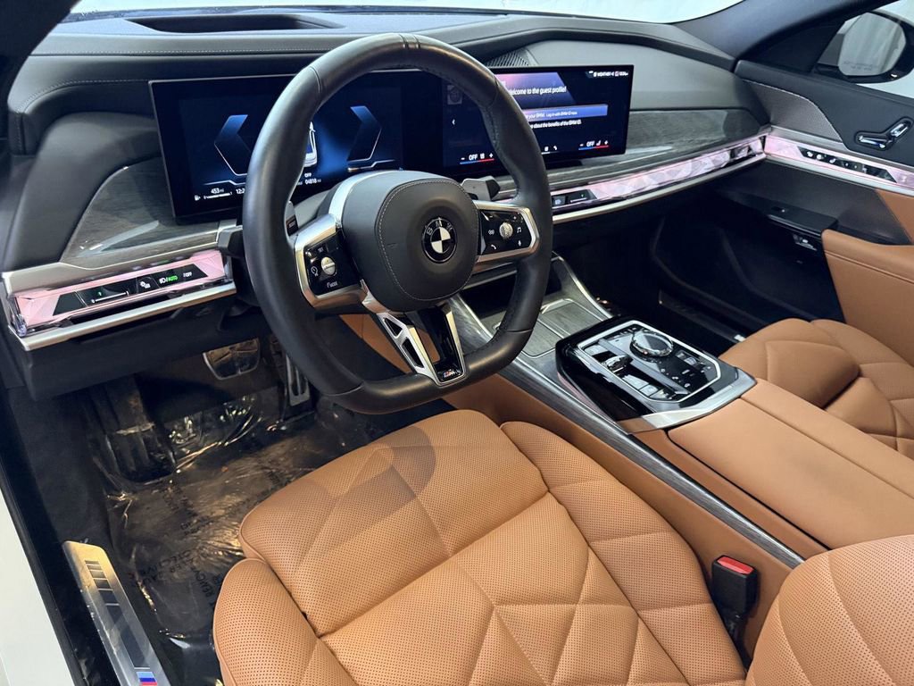 Used 2025 BMW 740i xDrive image 4