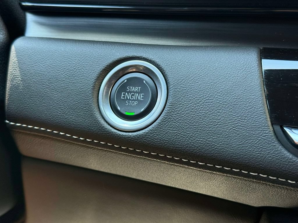 Used 2024 Cadillac Escalade Luxury AWD/4WD image 28