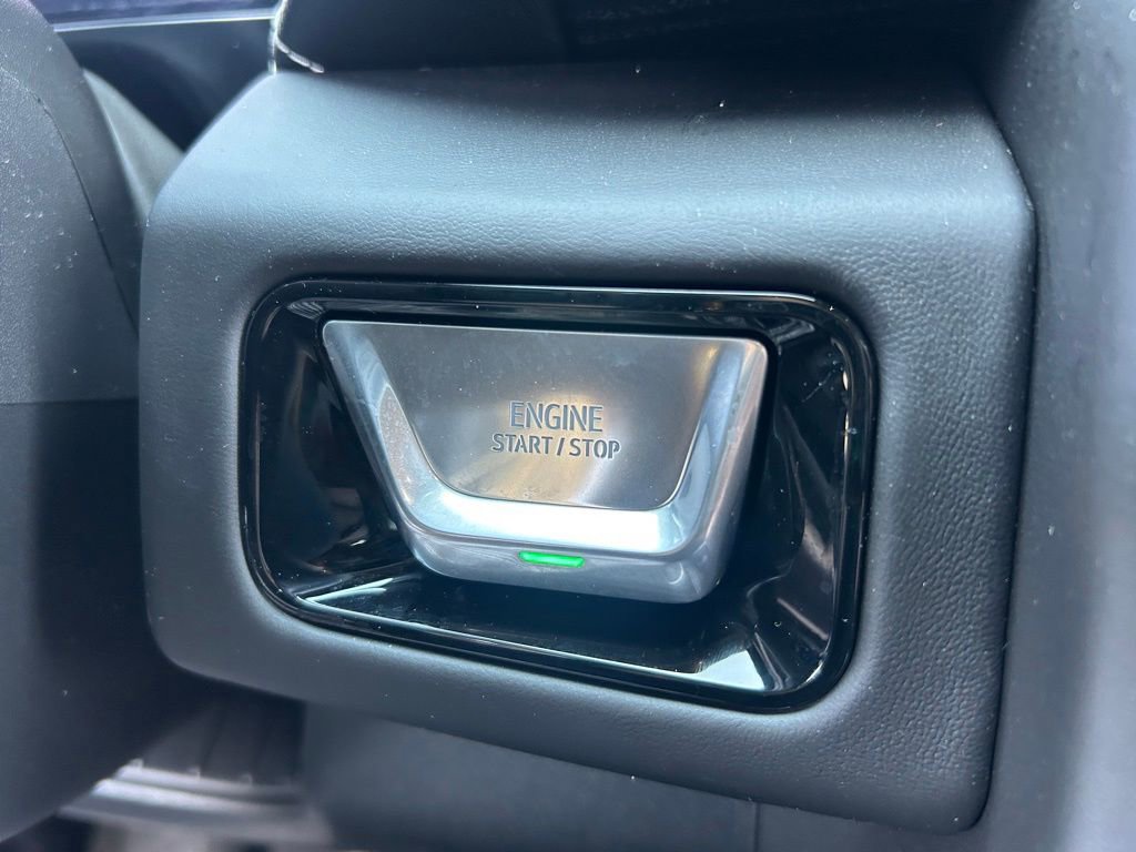 Used 2025 GMC Yukon XL AT4 Ultimate w/ LPO, AT4 Appearance Package AWD/4WD image 33