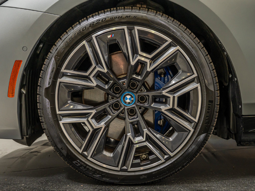 Used 2024 BMW i5 eDrive40i w/ M Sport Package RWD image 13