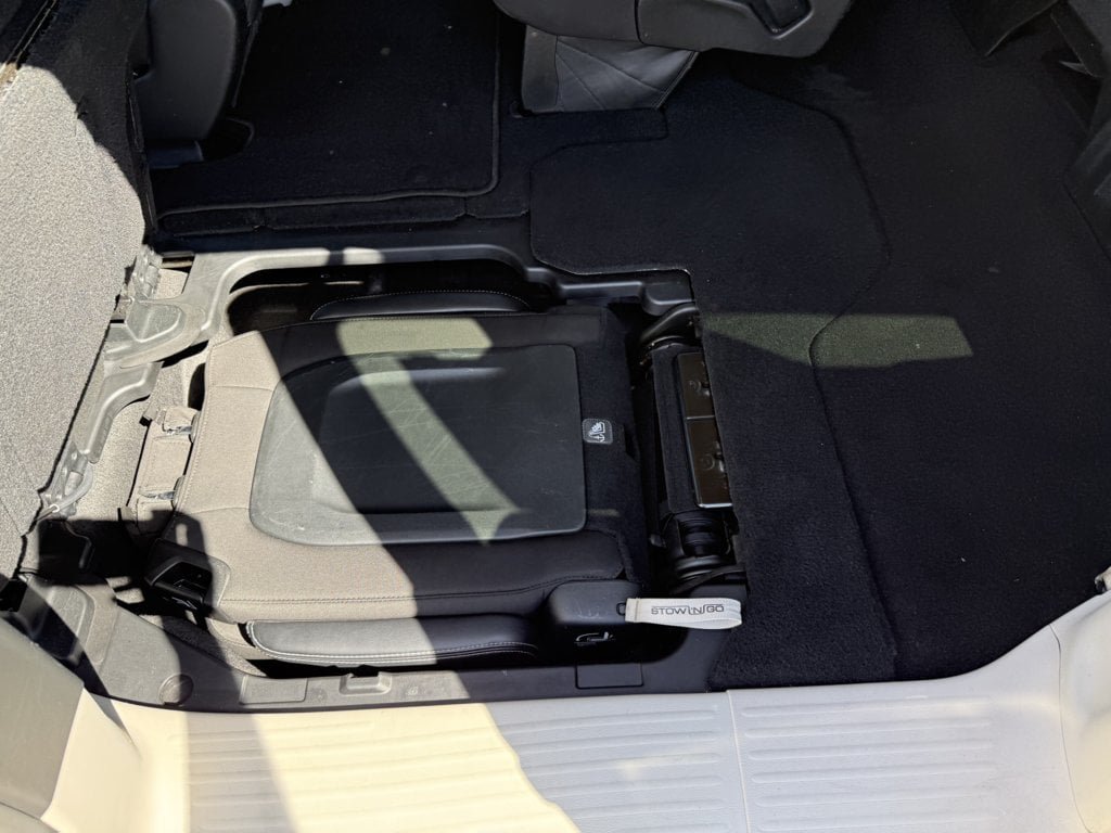 Used 2023 Chrysler Voyager LX FWD image 15