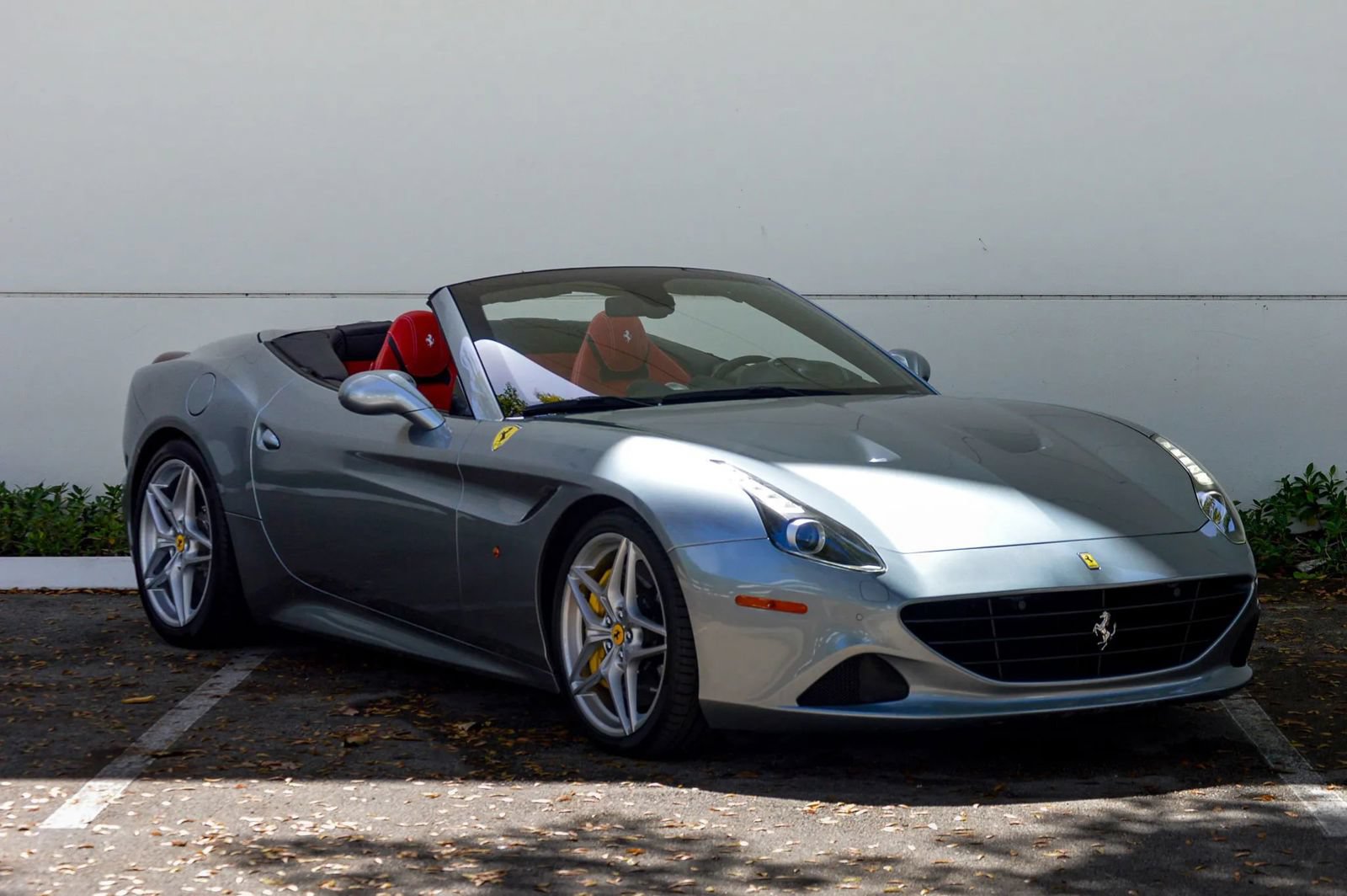 Used 2015 Ferrari California T RWD image 28