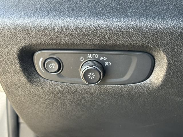 Used 2021 Chevrolet Traverse LS FWD image 22