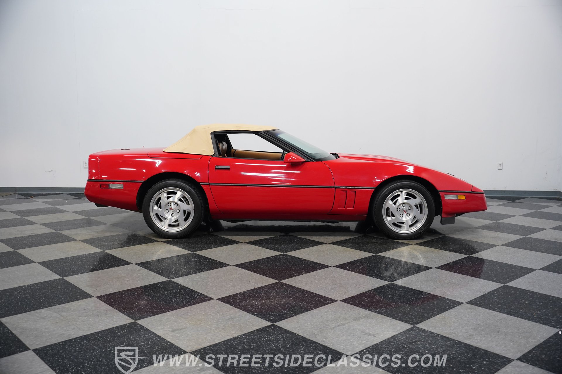 Used 1990 Chevrolet Corvette Convertible RWD image 16