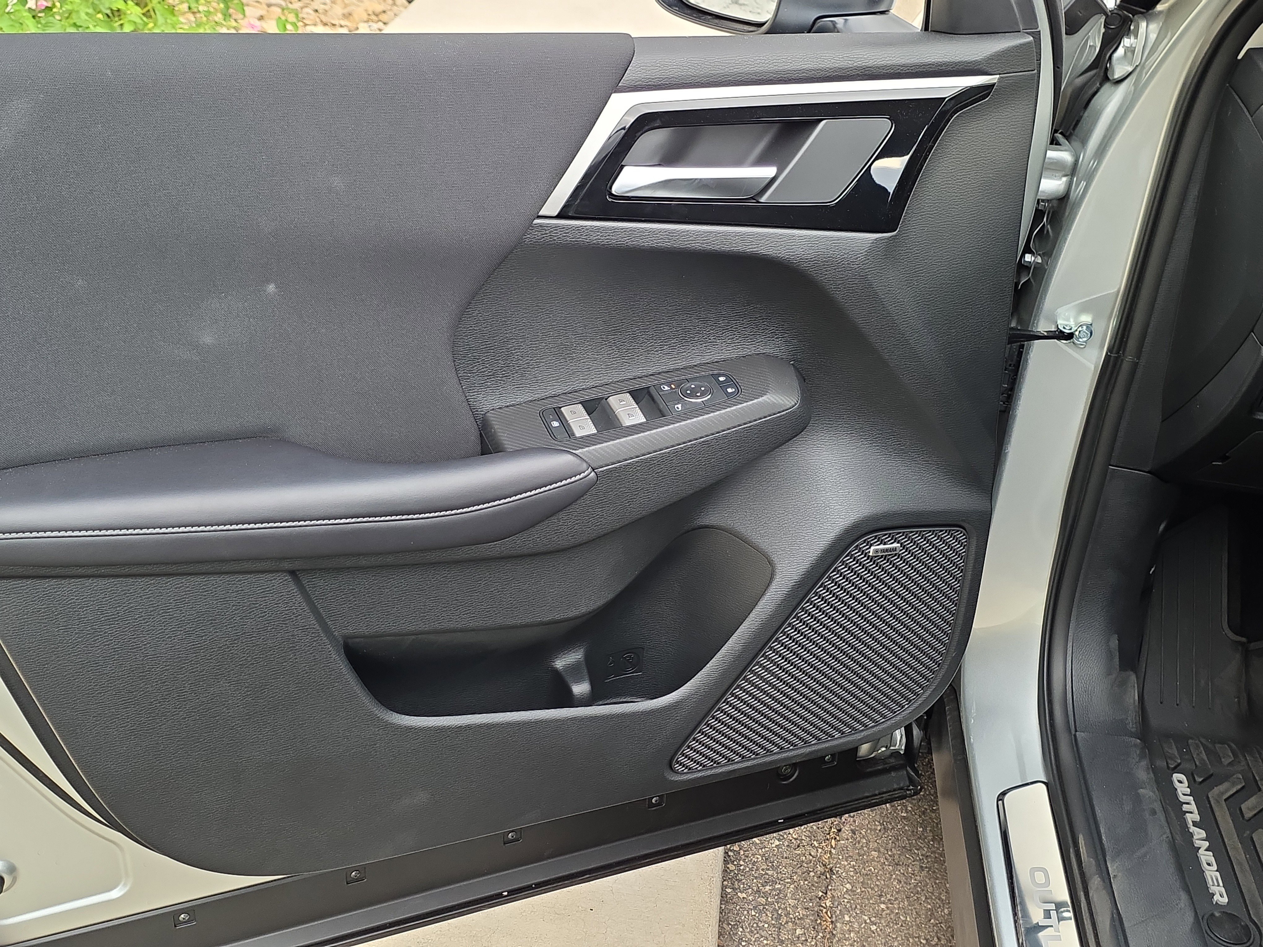 New 2026 Mitsubishi Outlander ES FWD image 10