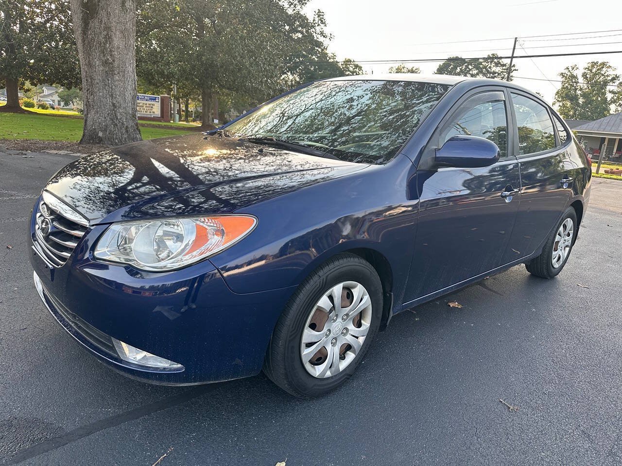 Used 2010 Hyundai Elantra GLS FWD image 3