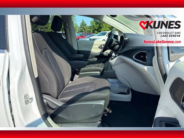 Used 2023 Chrysler Voyager LX FWD image 20