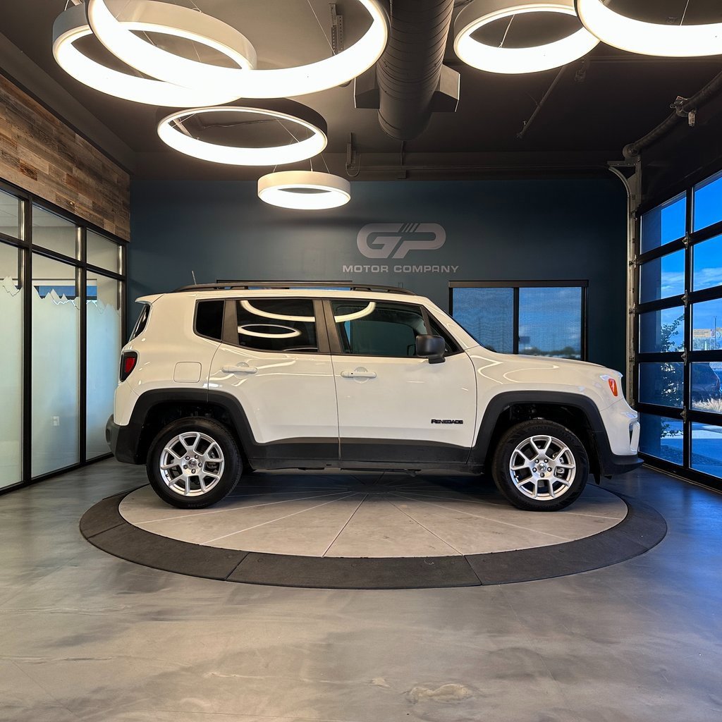 Used 2022 Jeep Renegade Latitude image 2