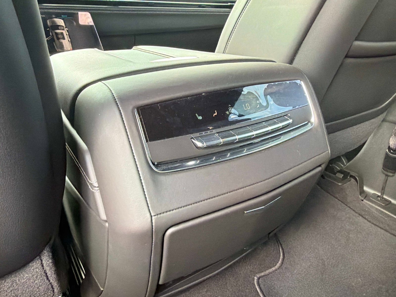 Used 2025 Cadillac Escalade Sport Platinum AWD/4WD image 35