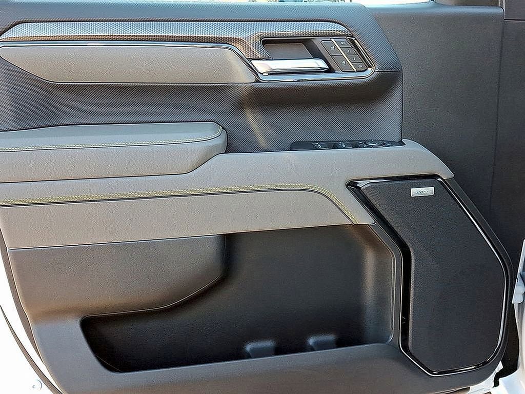 New 2026 Chevrolet Silverado 1500 ZR2 image 9