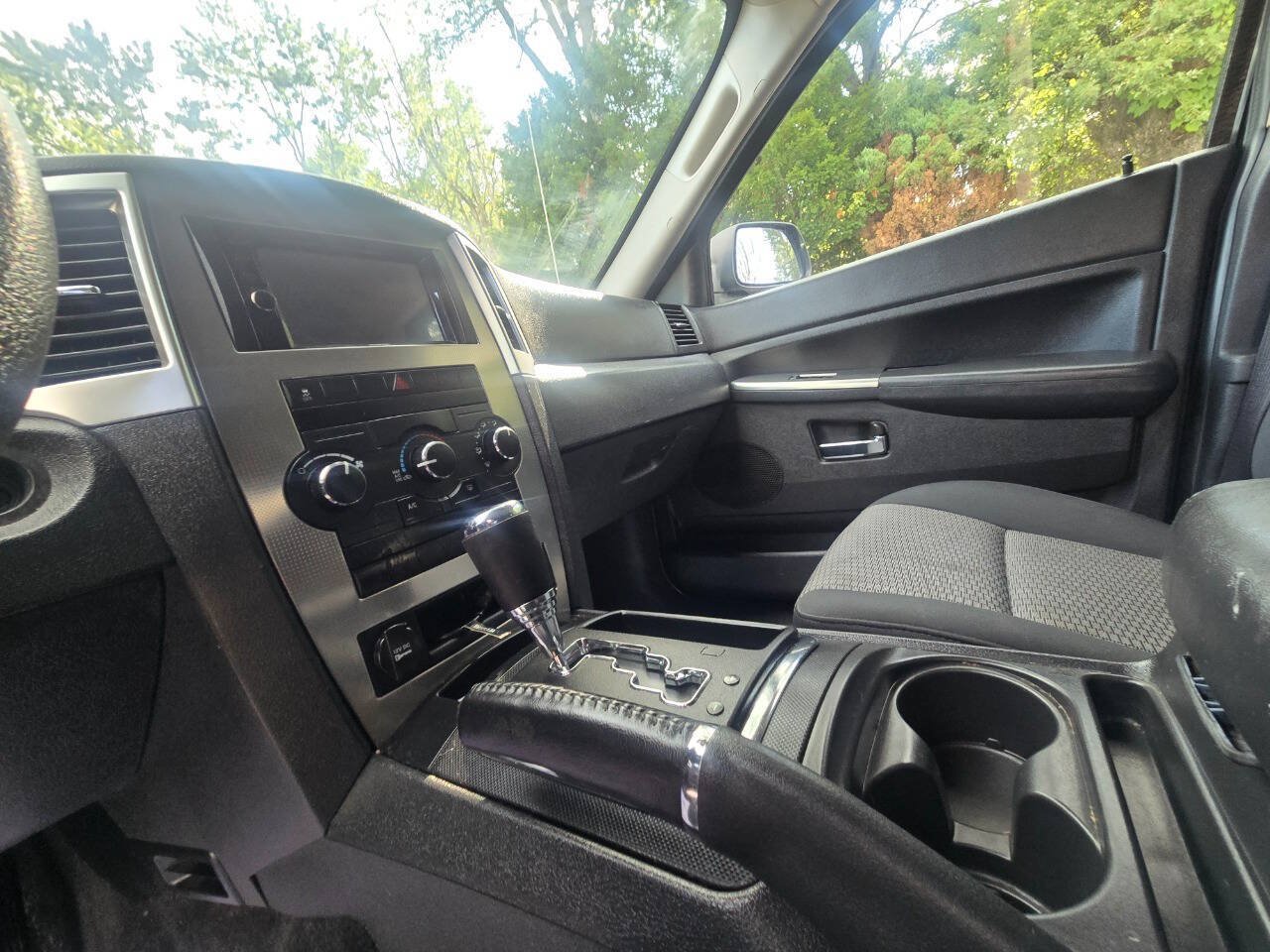 Used 2010 Jeep Grand Cherokee Laredo AWD/4WD image 21