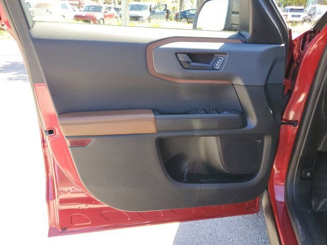 Used 2021 Ford Bronco Sport Outer Banks w/ Outer Banks Package image 14