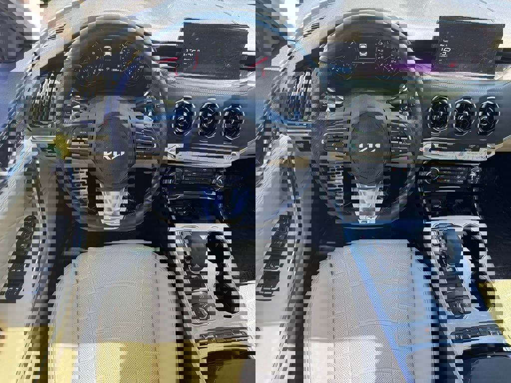 Used 2023 Kia Stinger GT2 image 18