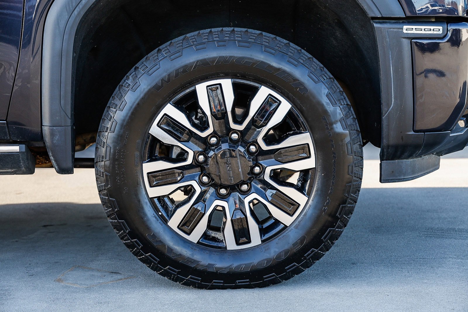 Used 2024 GMC Sierra 2500 Denali Ultimate image 9