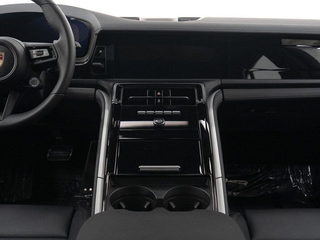 Used 2024 Porsche Panamera 4 image 31